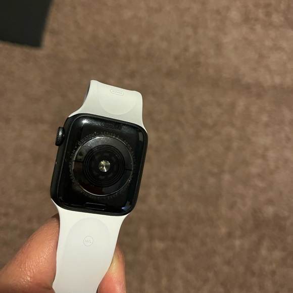 SOLD Apple watch series 5 aluminium black GPS - Picture 2 of 9